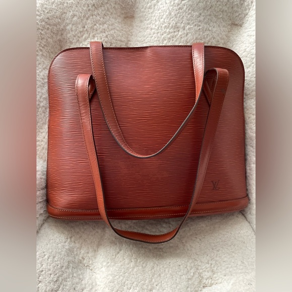Louis Vuitton epi leather shoulder bag - Picture 1 of 13